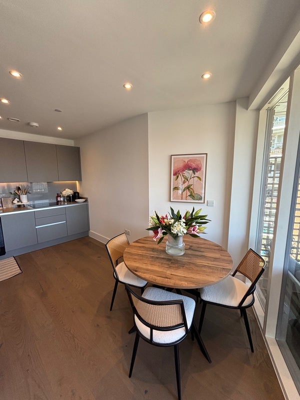 Room Thornton Road in Greater London