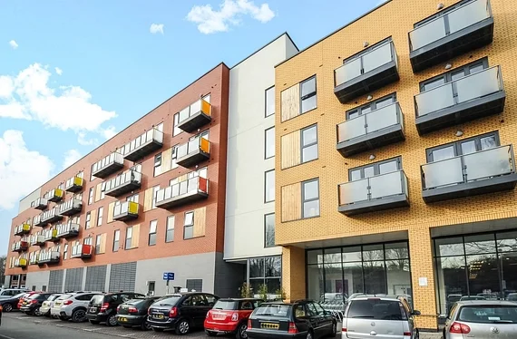Flat Coombe Lane in Greater London