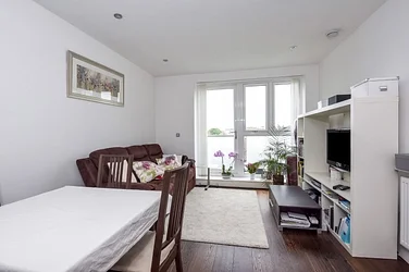 Flat Coombe Lane in Greater London