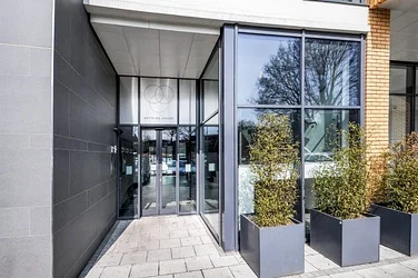 Flat Coombe Lane in Greater London