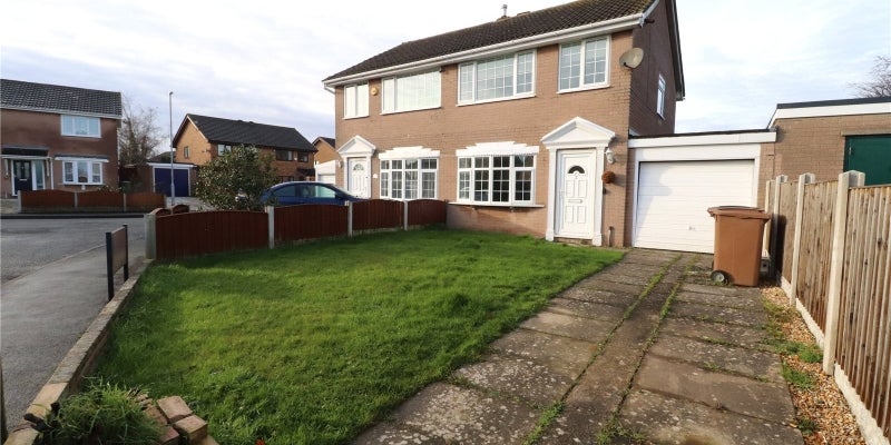 House Felton Close in Moreton