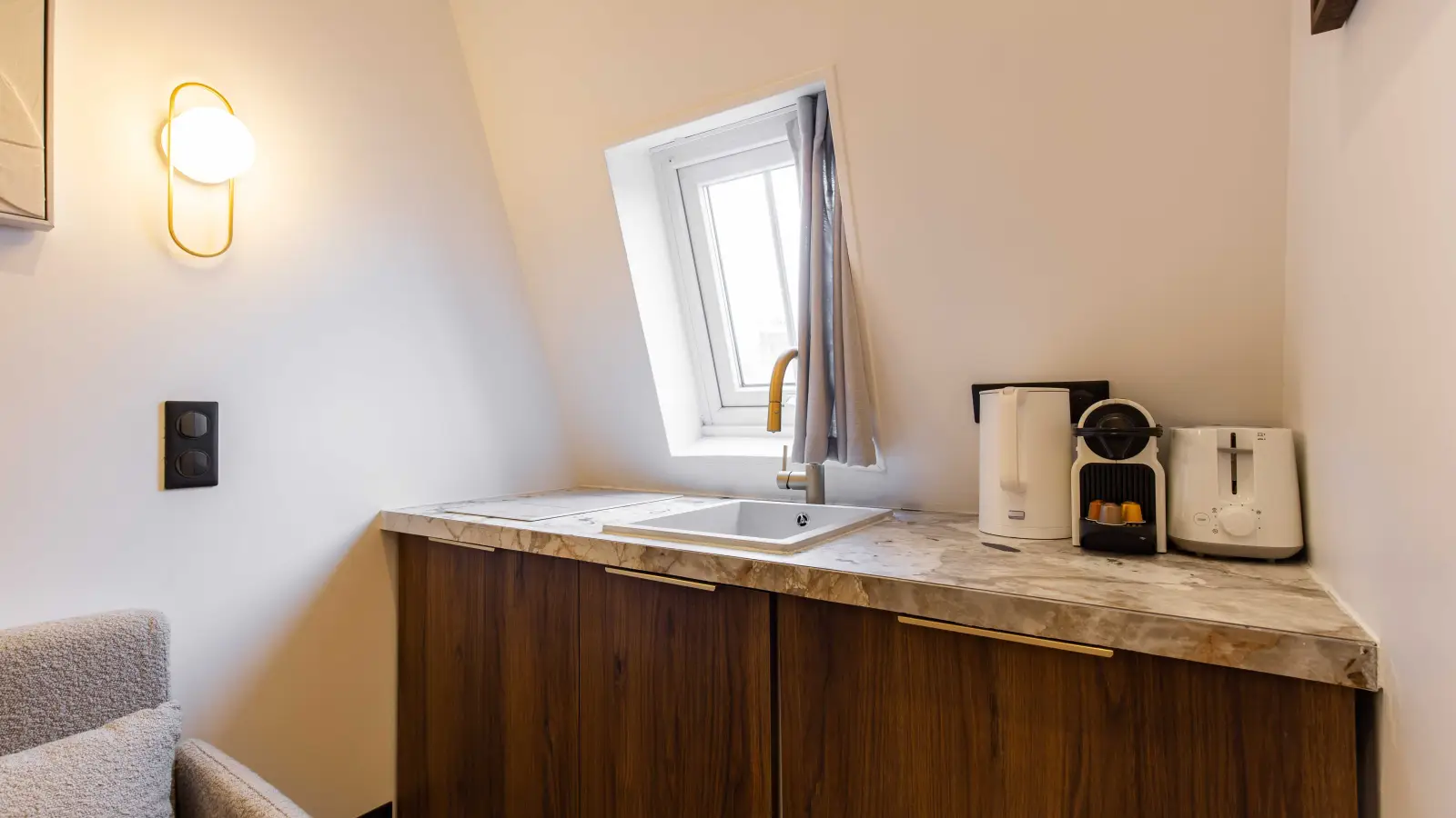 Flat Rue Rennequin in Paris