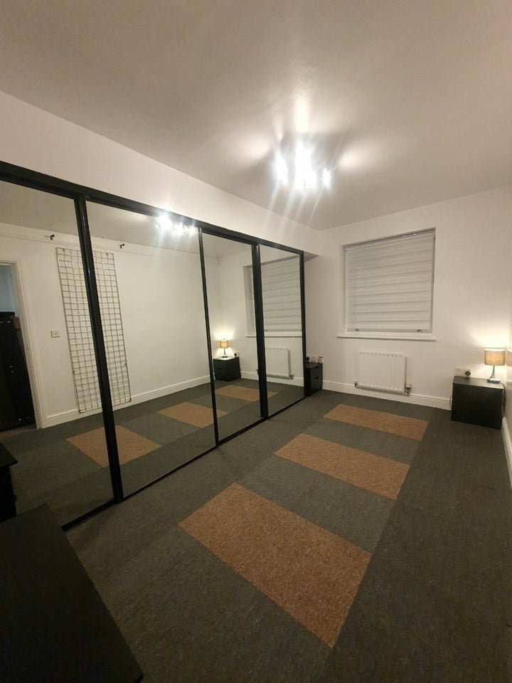 Flat Enmore Road in Greater London