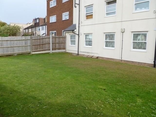 Flat Enmore Road in Greater London