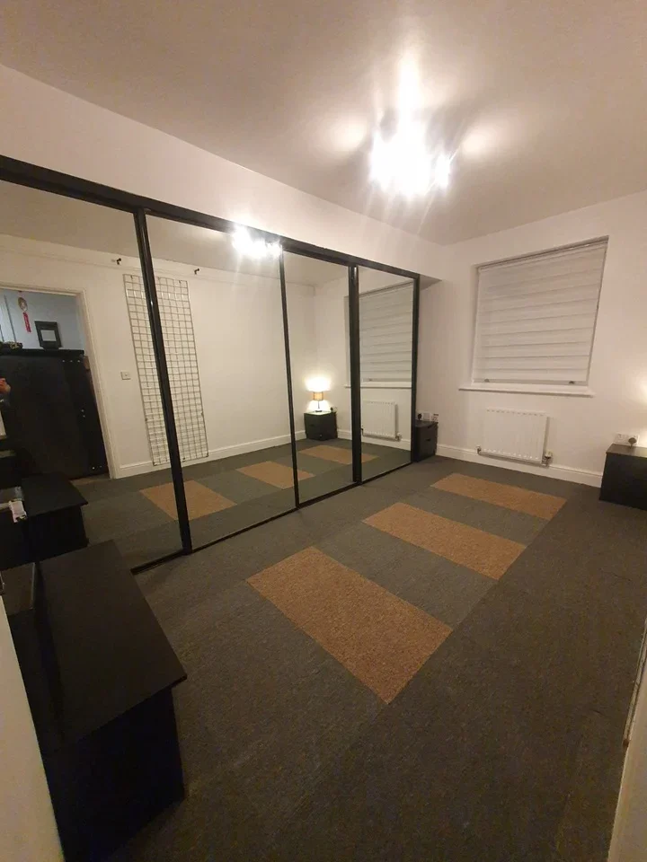 Flat Enmore Road in Greater London