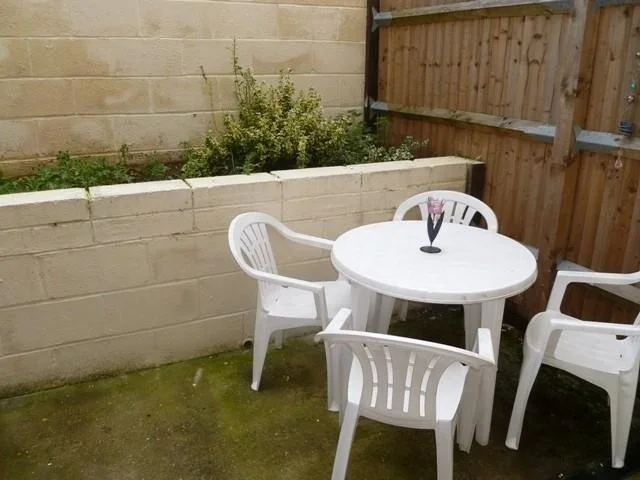 Flat Enmore Road in Greater London
