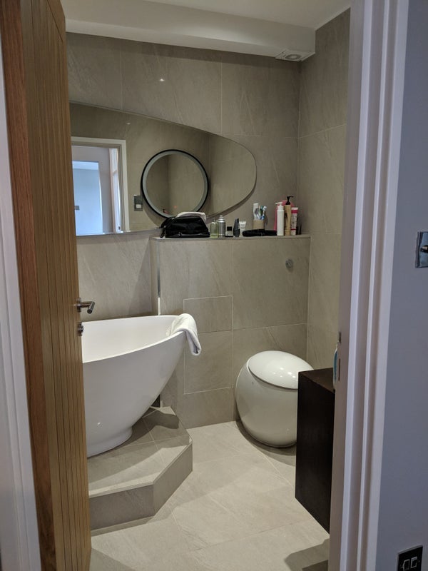 Room Queen's Ride in Greater London