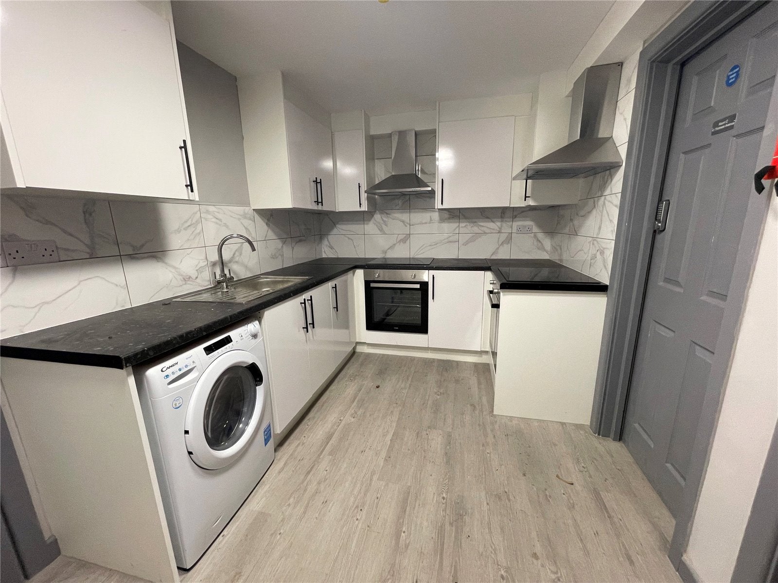 Room Thirlmere Avenue in Reading