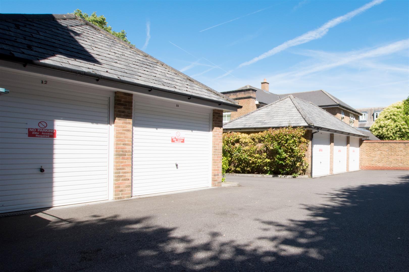 Flat Woodsome Lodge in Walton on Thames