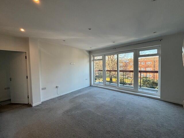 Flat Woodsome Lodge in Walton on Thames