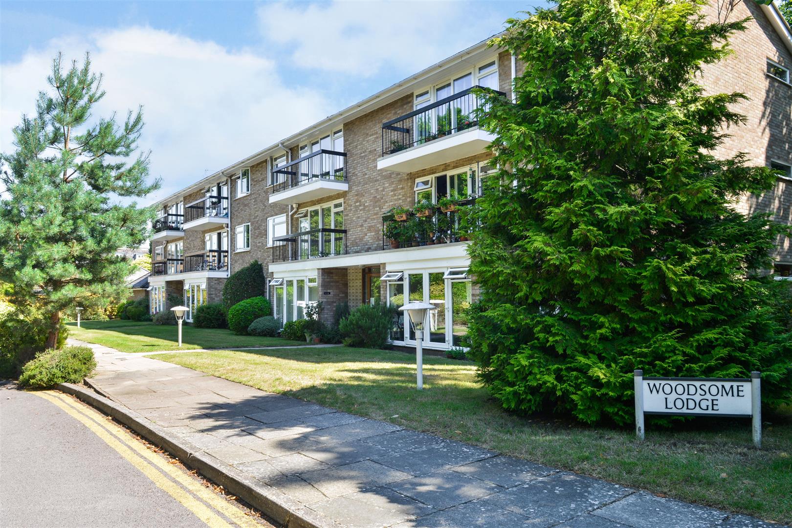 Flat Woodsome Lodge in Walton on Thames