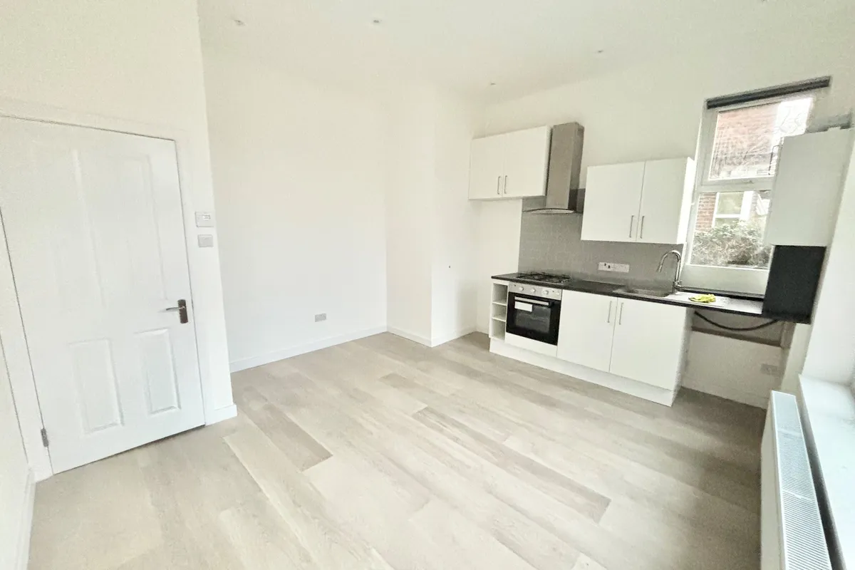 Flat Aldrington Road in Greater London