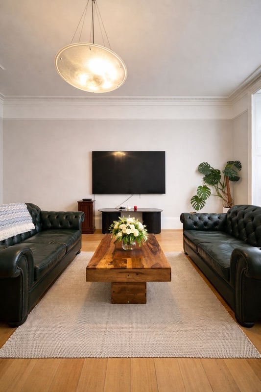 Room Eccleston Square in City of Westminster