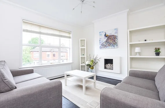 Flat Hydethorpe Road in Greater London