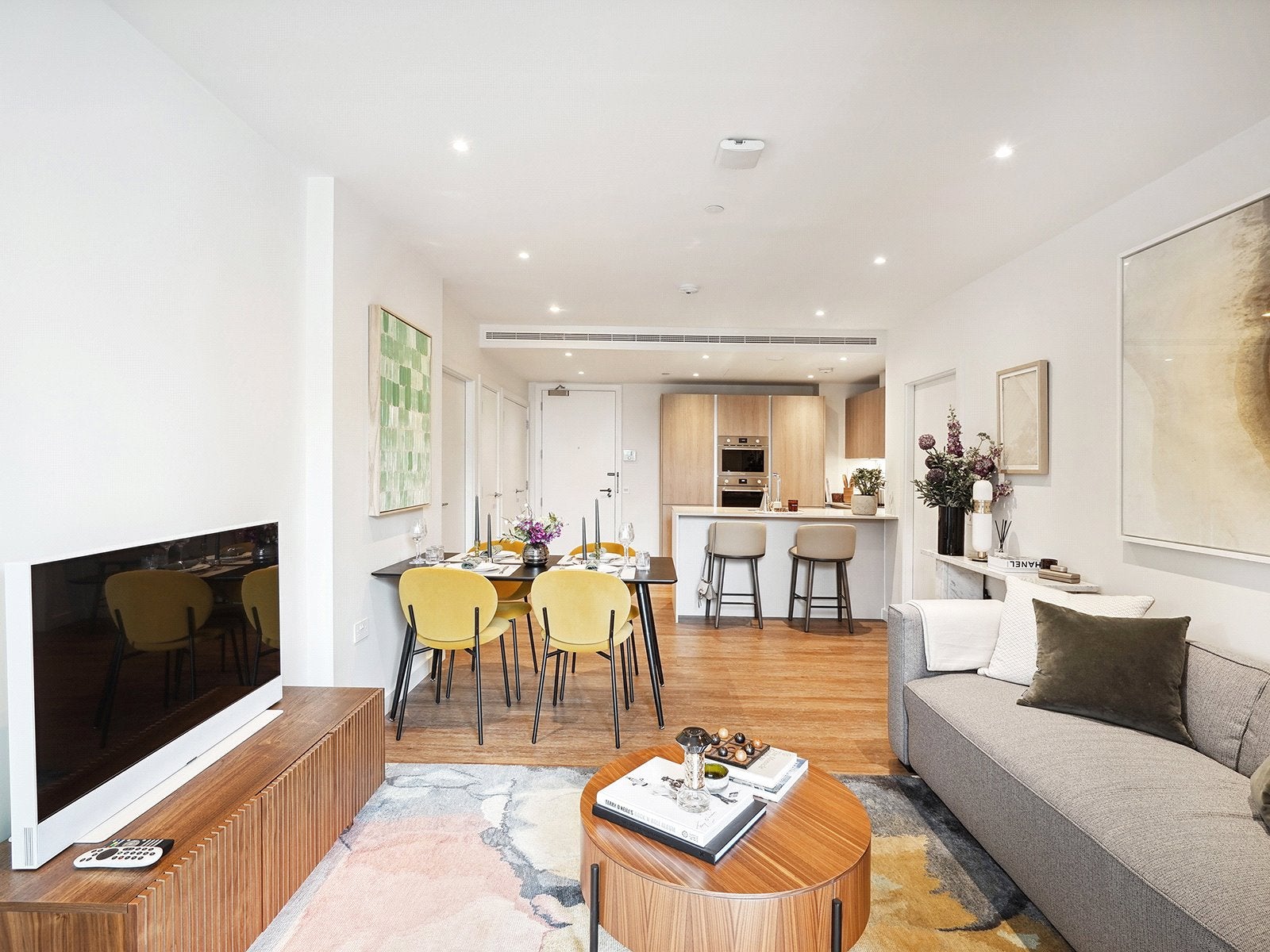 Flat Moat Street in Greater London