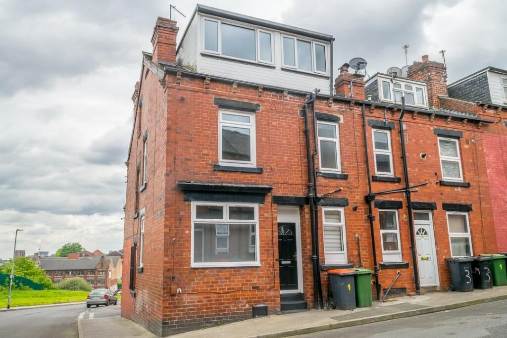 House Aviary Mount in Leeds