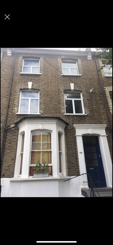 Room Cathnor Road in Greater London