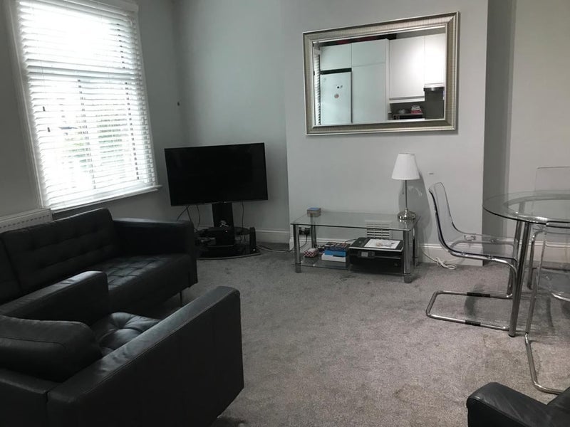 Room Cathnor Road in Greater London