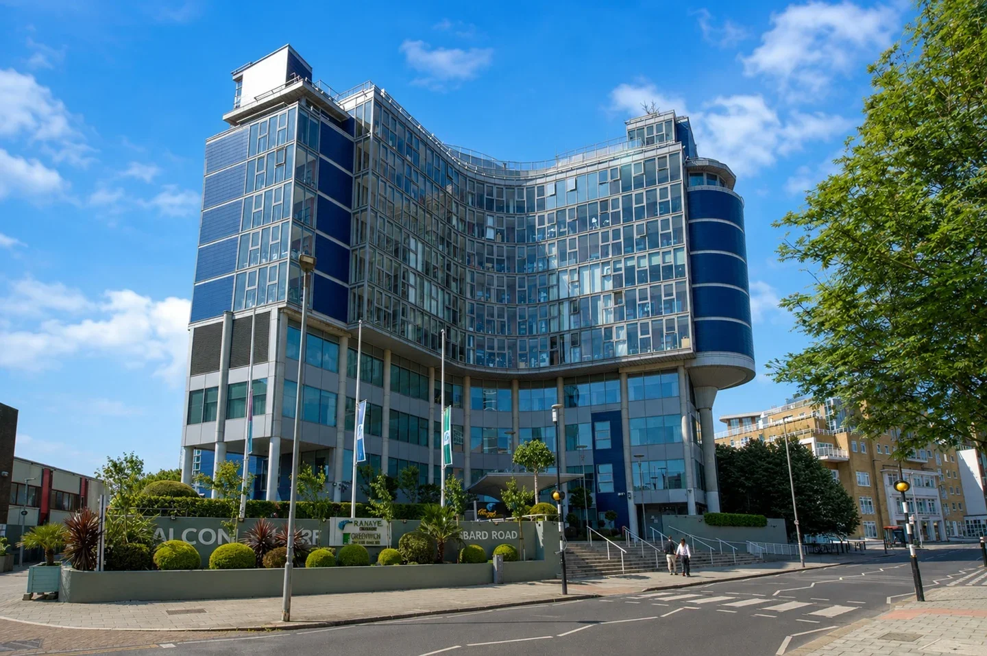 Flat Lombard Road in Greater London