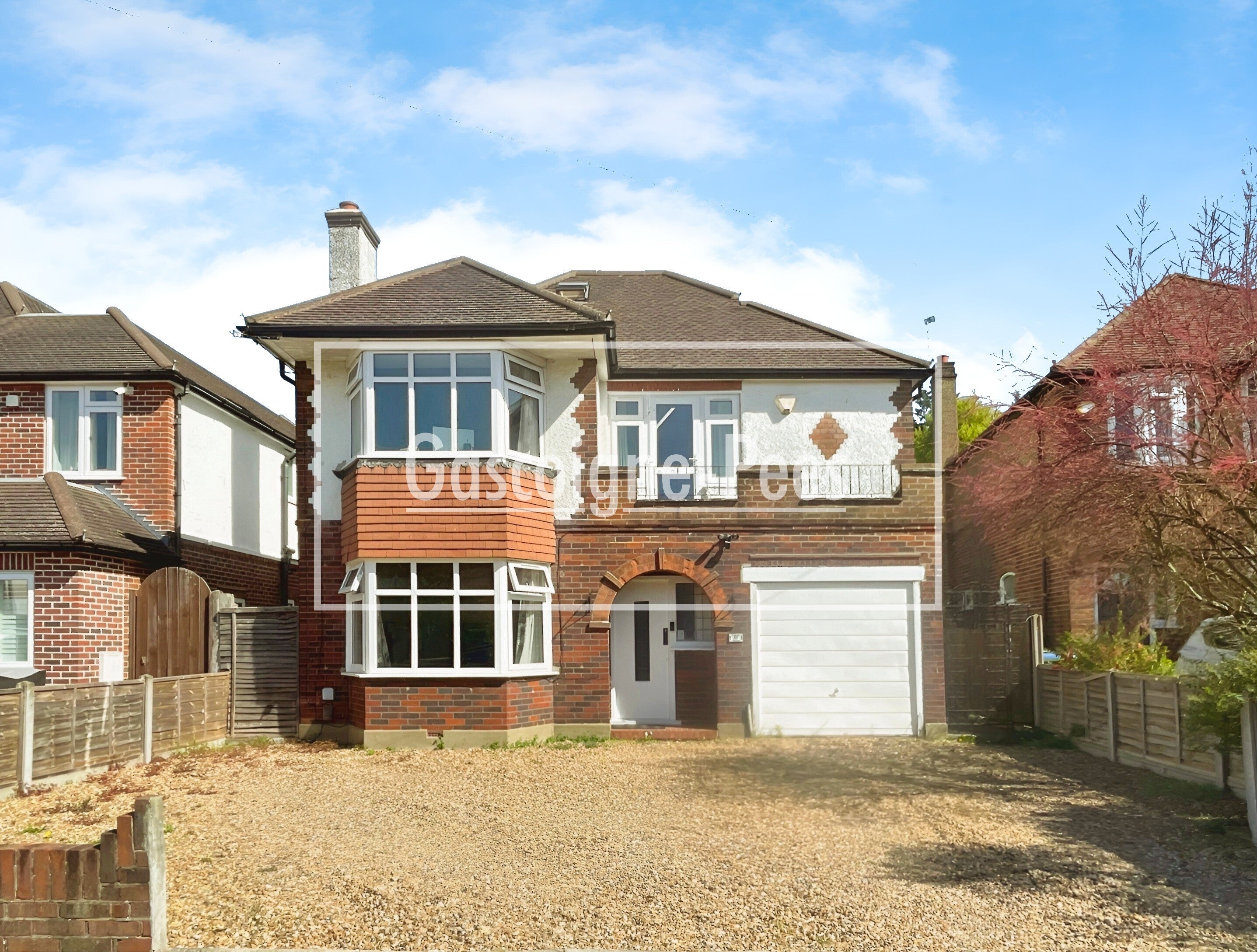 House Hillmont Road in Elmbridge
