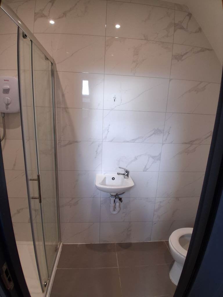 Flat Lodge Lane in Greater London