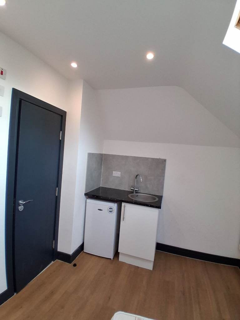 Flat Lodge Lane in Greater London