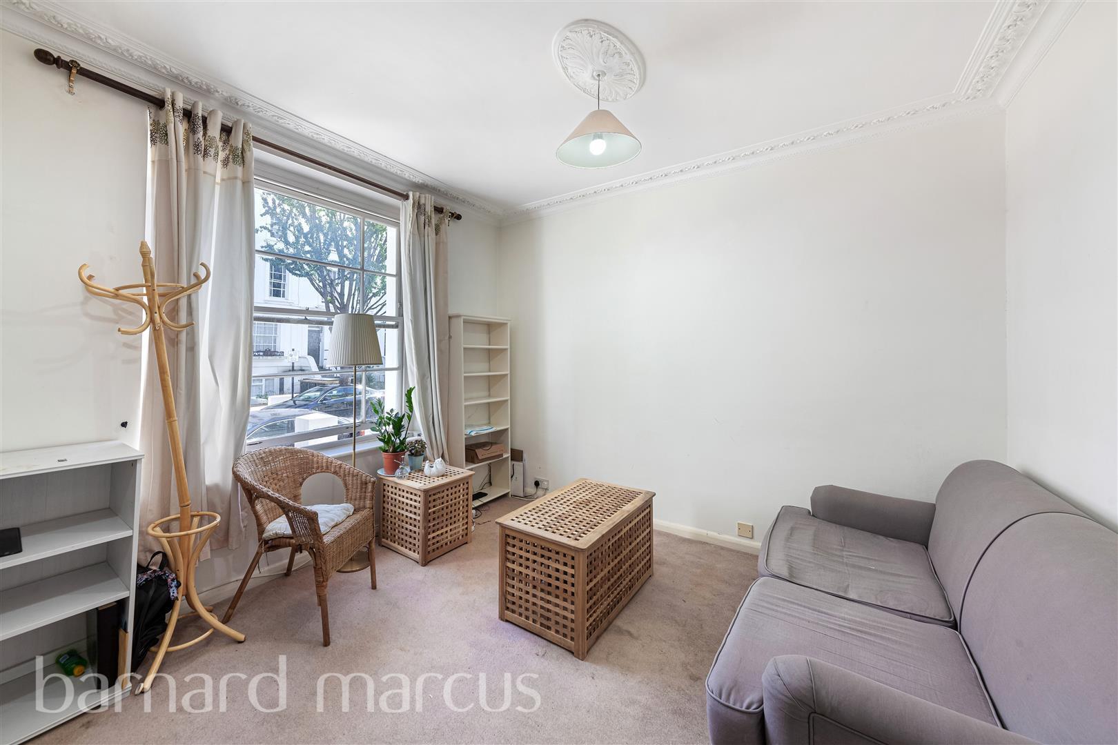 Flat Lonsdale Road in Greater London