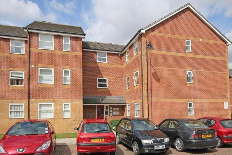 Flat Macmillan Way in Greater London