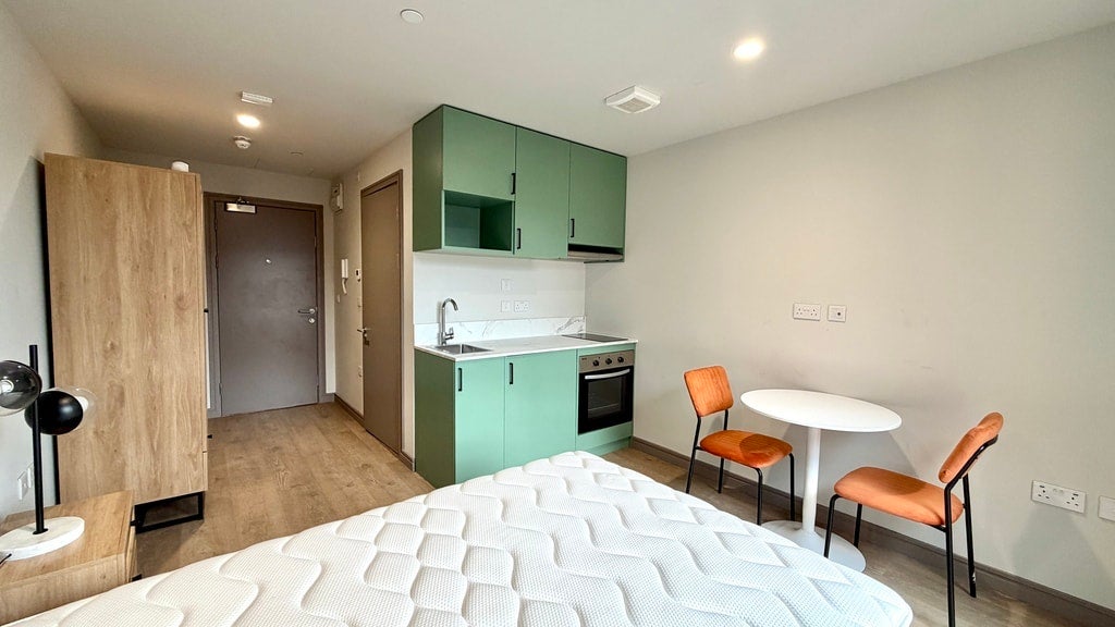 Room Victoria Road in Greater London