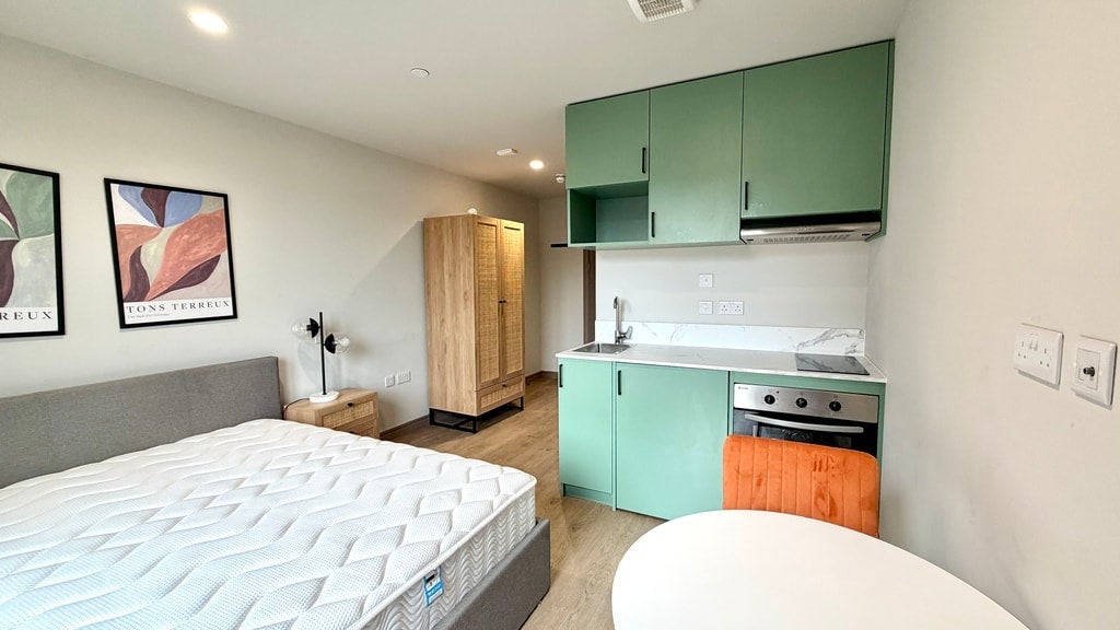 Room Victoria Road in Greater London