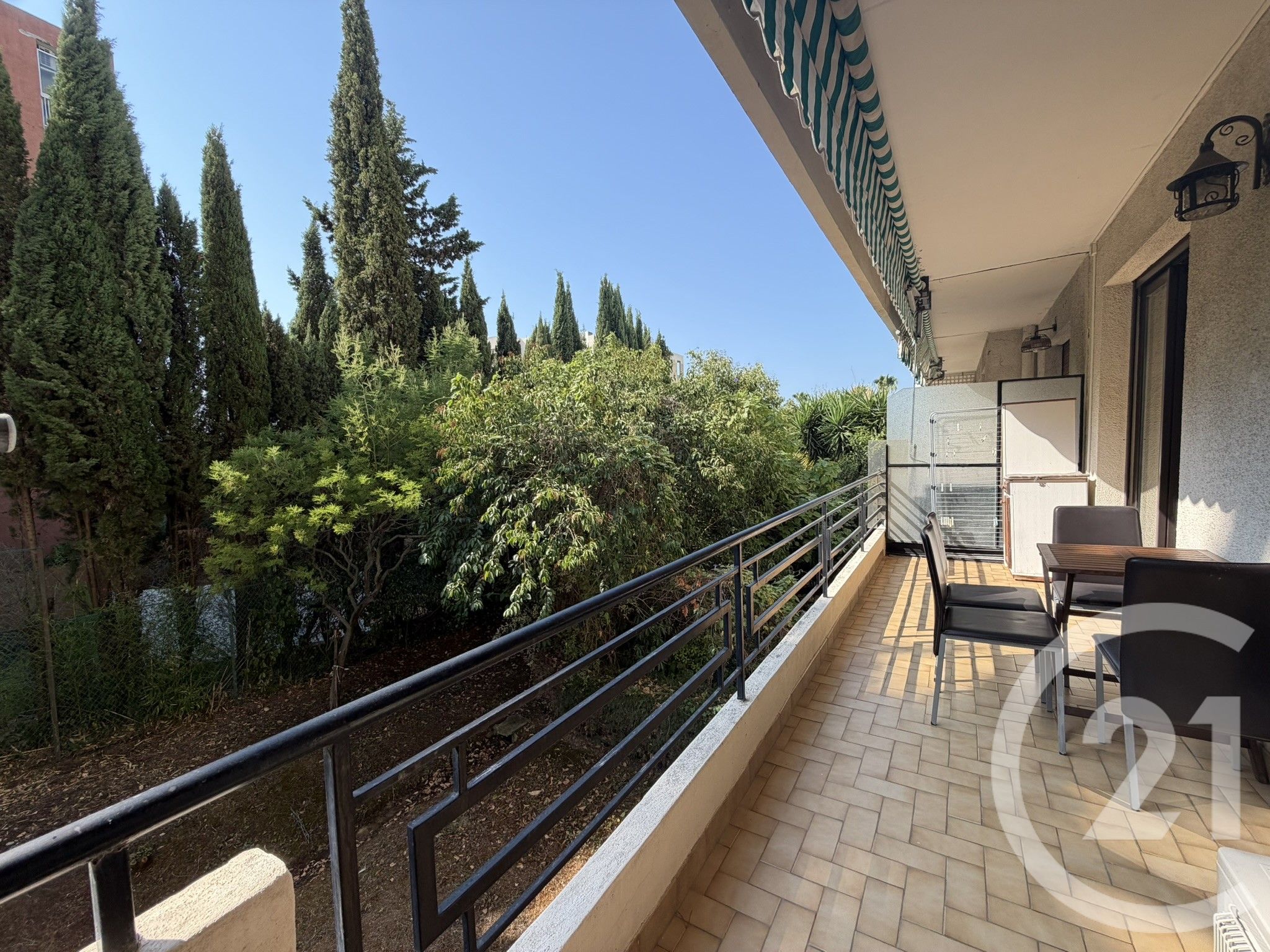 Flat Avenue Sainte-Marguerite in Nice