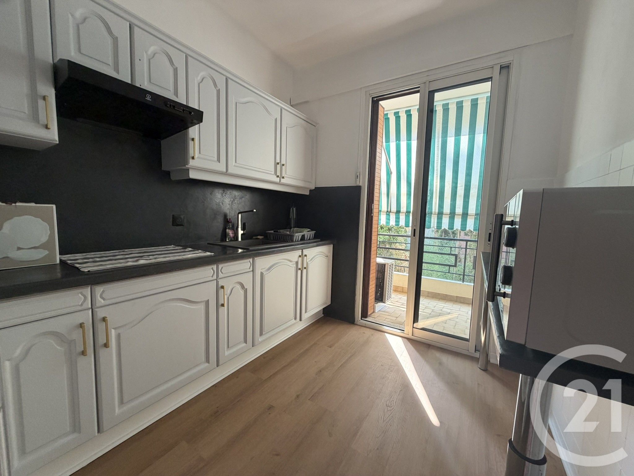 Flat Avenue Sainte-Marguerite in Nice
