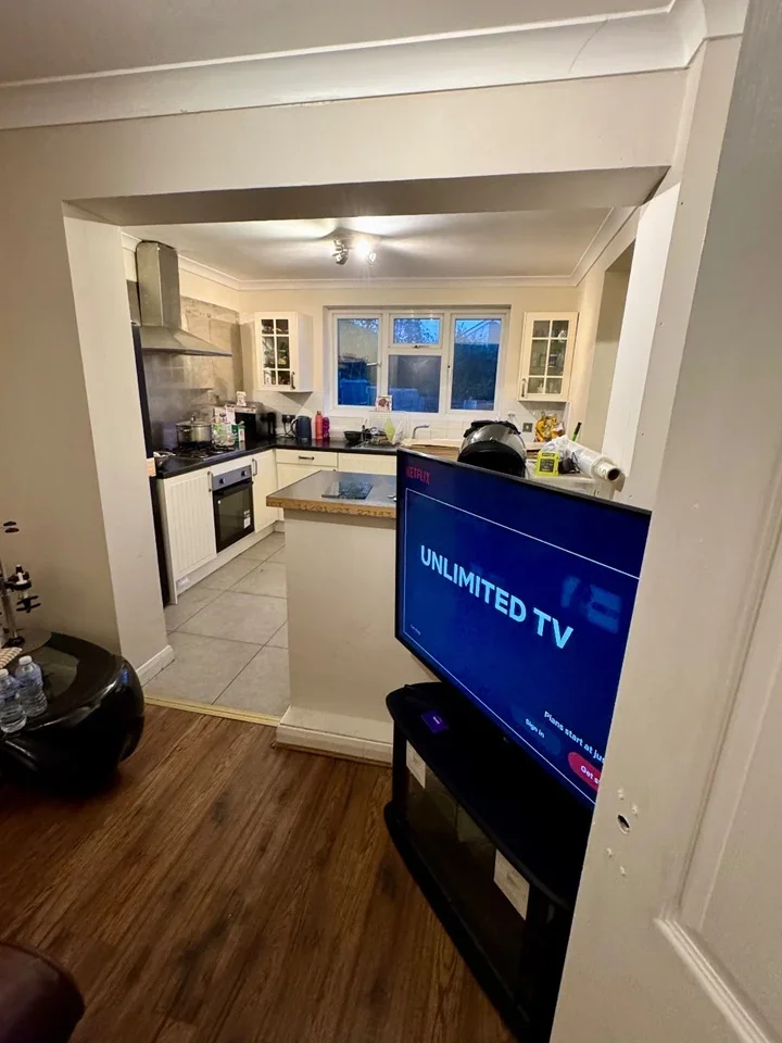 Room Field End Close in Luton