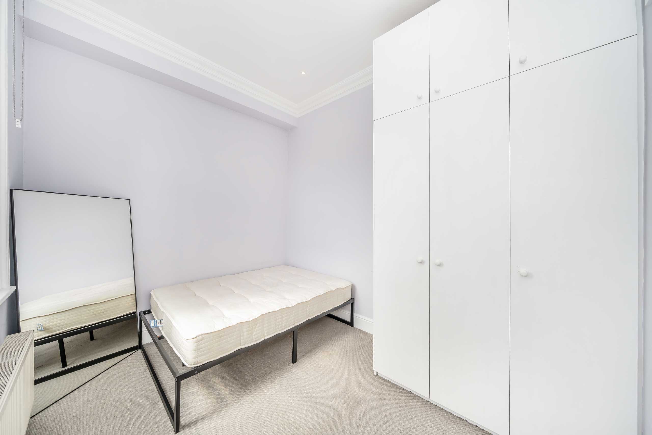 Flat St Quintin Avenue in Greater London