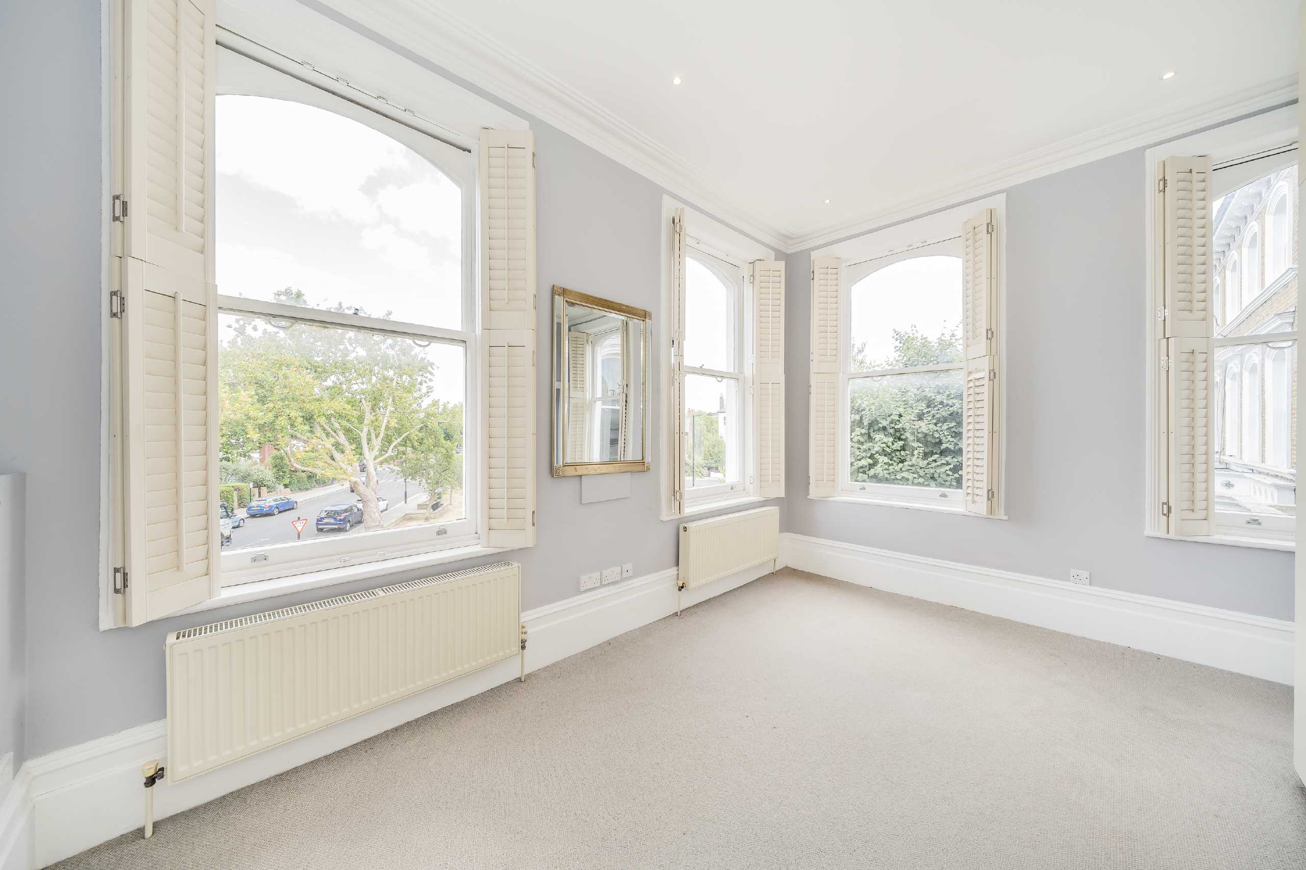 Flat St Quintin Avenue in Greater London