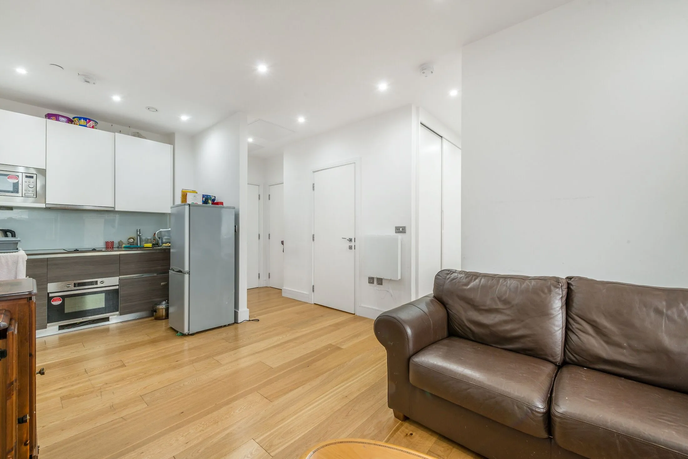 Flat Staines Road in Greater London