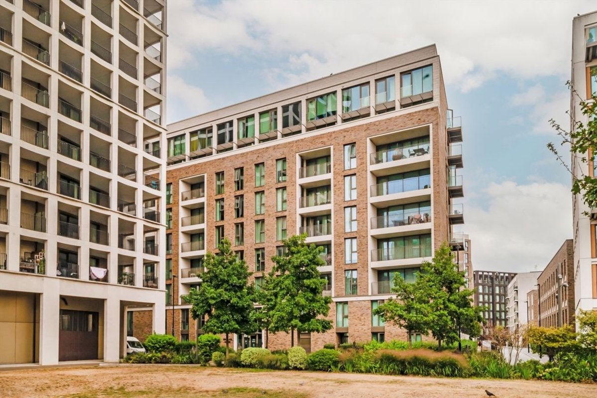 Flat Schooner Road in Greater London