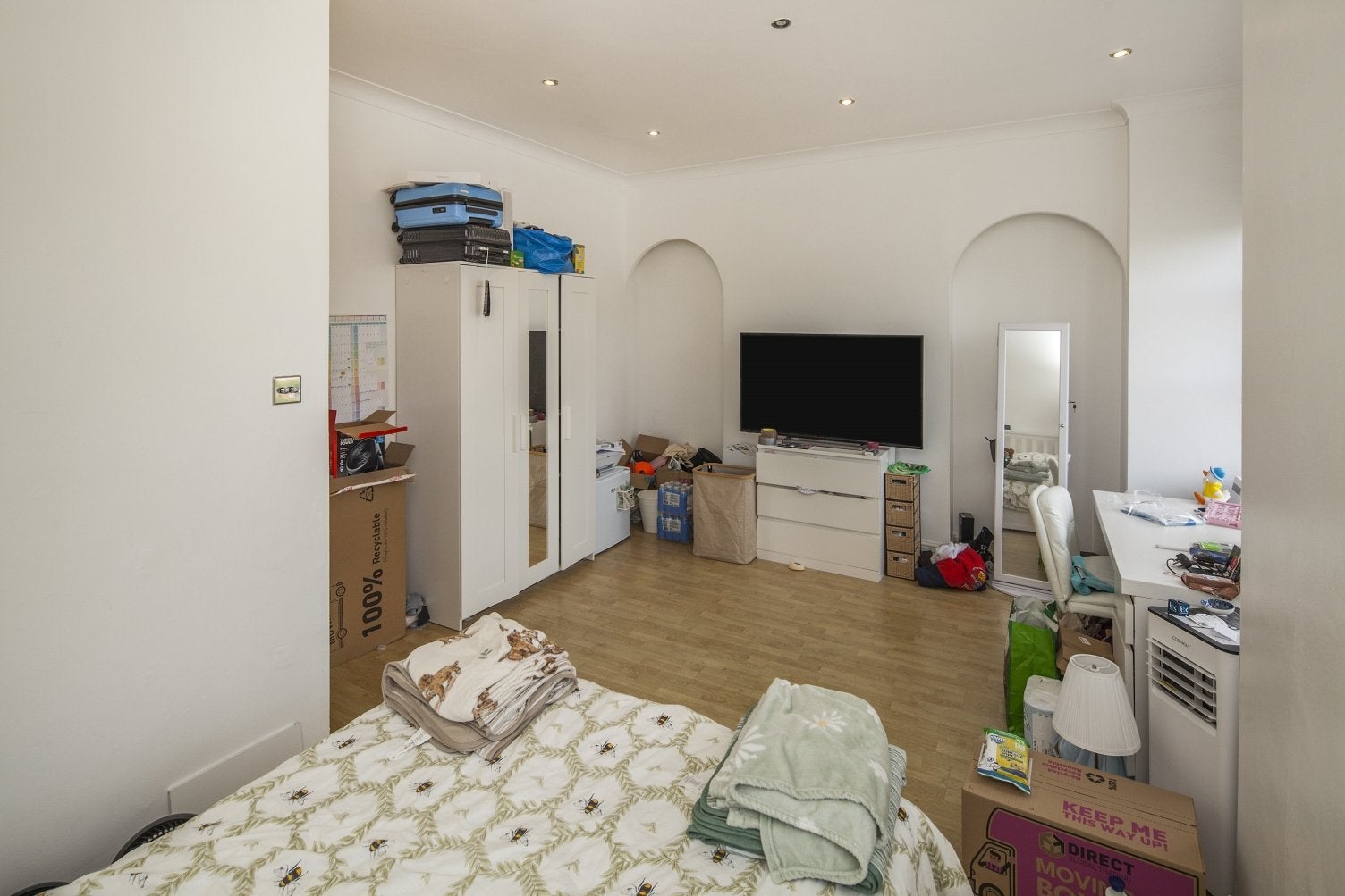 Flat Donkey Alley in Greater London