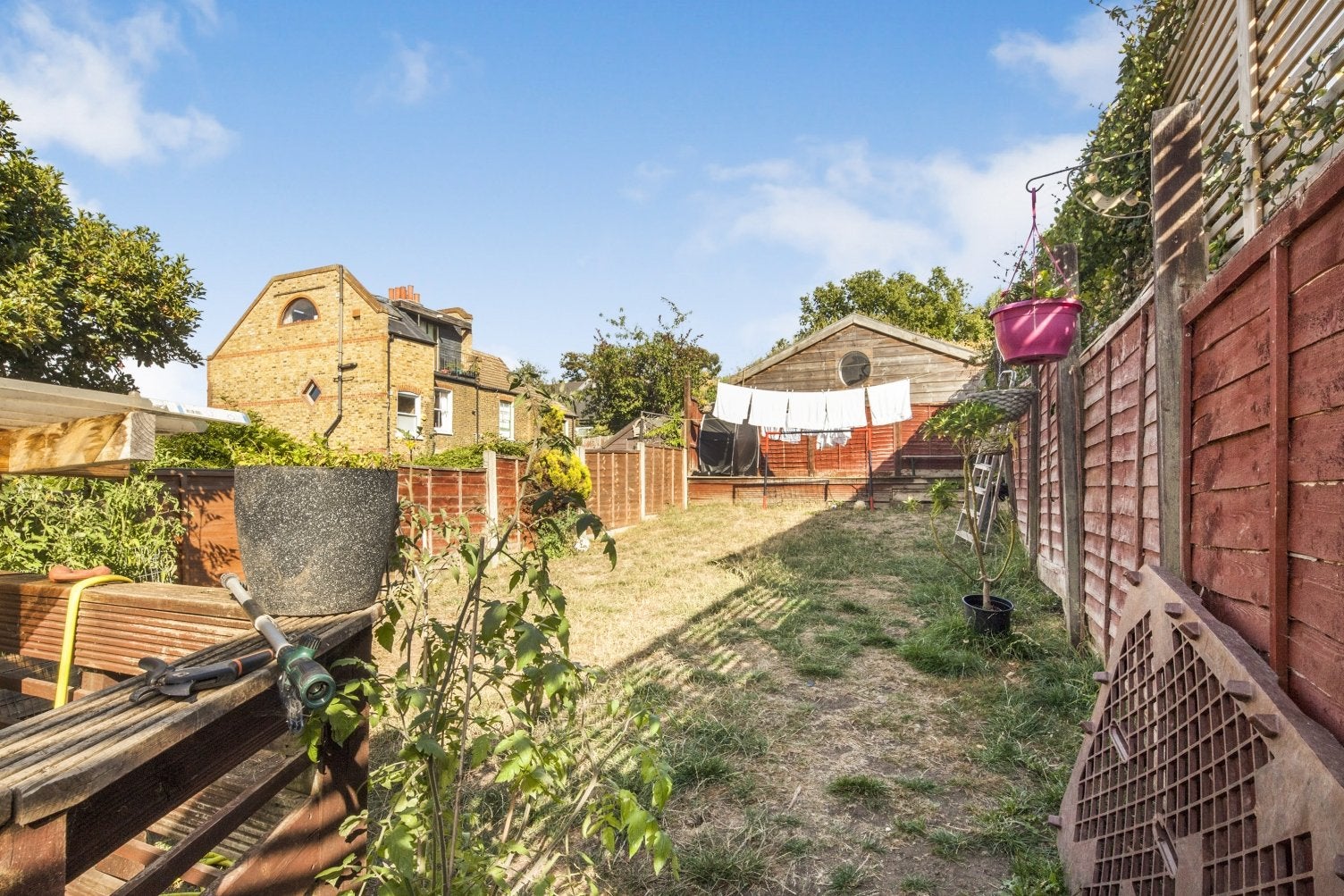 Flat Donkey Alley in Greater London