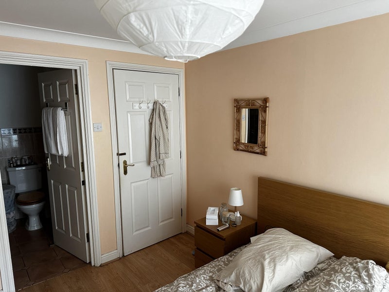 Room Surrey Quays Road in Greater London