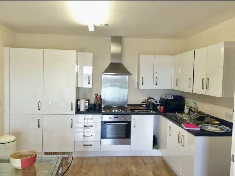 Flat Lawrence Road in Greater London