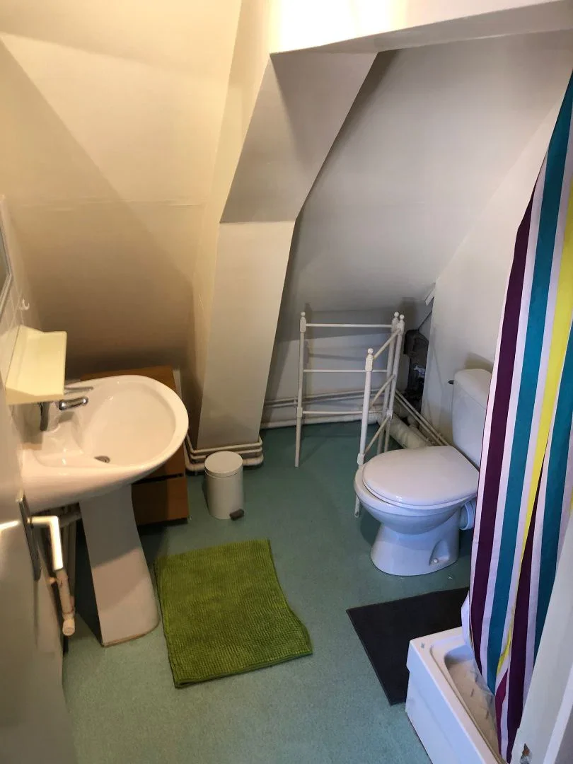 Room Rue Henri IV in Reims