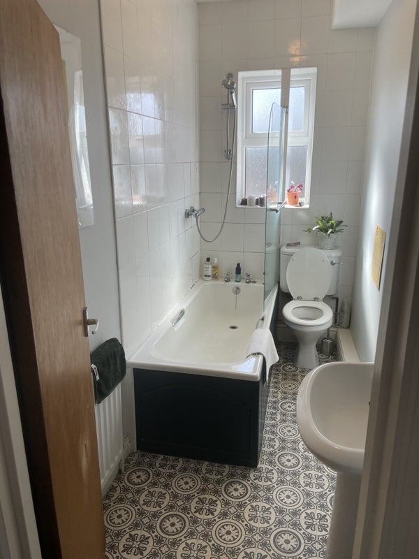 Room South View Crescent in Sheffield