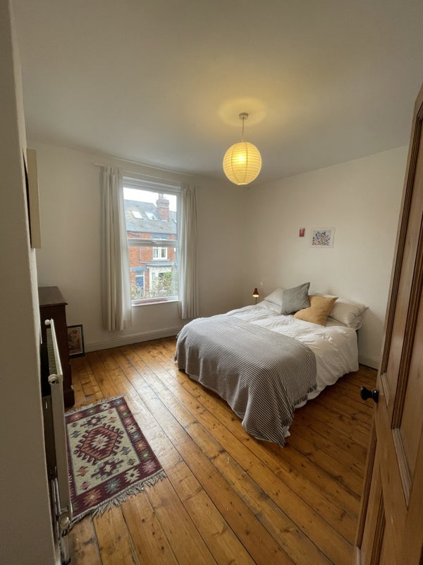 Room South View Crescent in Sheffield