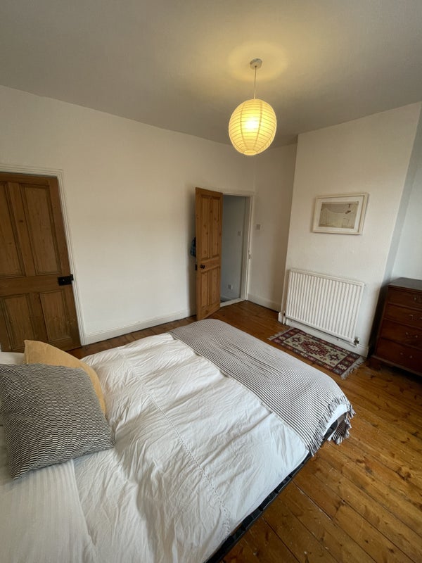 Room South View Crescent in Sheffield