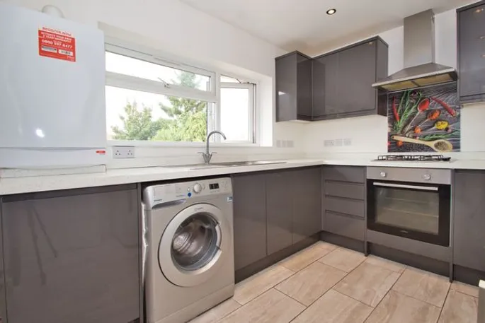 Flat Bowmans Green in Watford