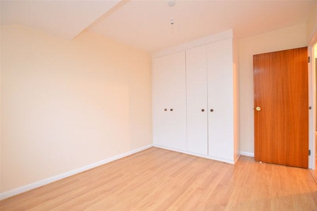 Flat Oakdene Close in Greater London