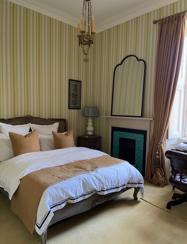Room St Vincent Crescent in Glasgow