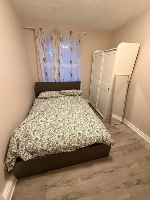 Room Porten Road in Greater London