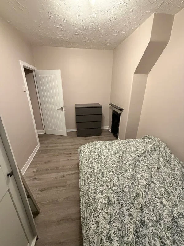 Room Porten Road in Greater London